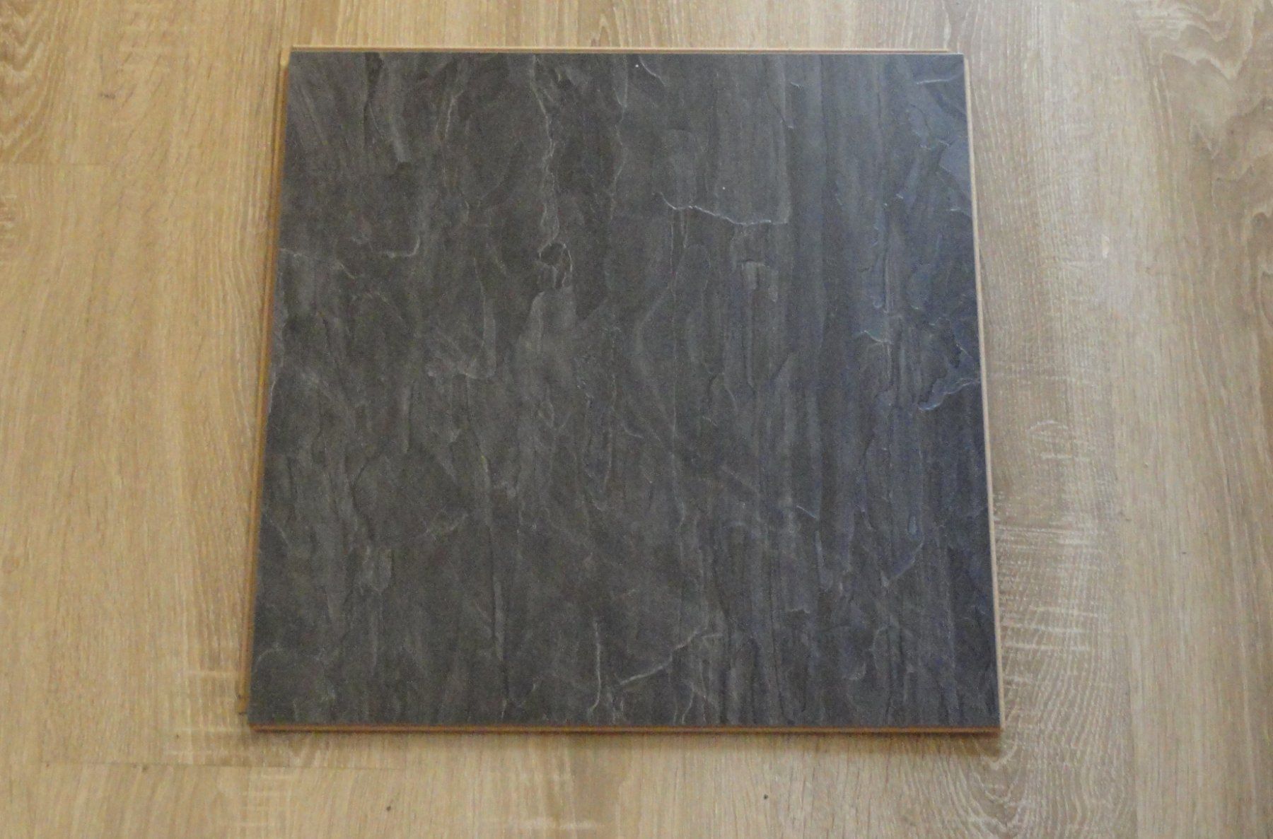 Rivestimenti per pavimenti: Bodenplatten mit Click System – Usato da Schaffhausen venduto da Golom01