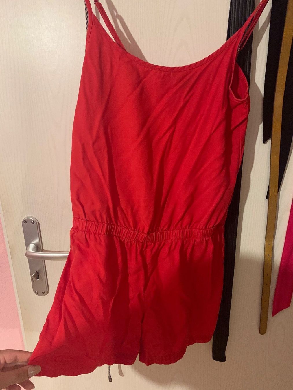 Jumpsuits: Kurzer roter Overall – Gebraucht aus Triengen von nes_l8cj 1