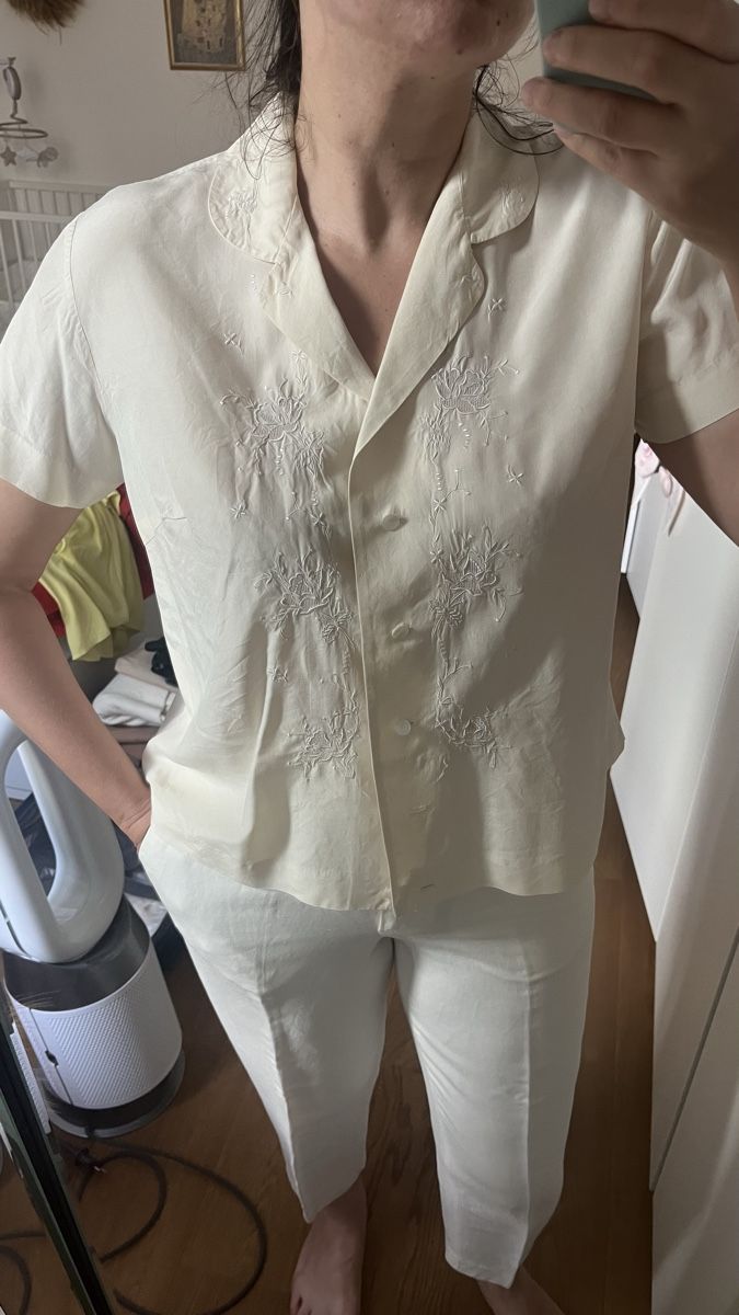 Blusen: Camicetta di seta beige ricamata manica corta  – Neu (gemäss Beschreibung) aus Lugano von yul_fhg2