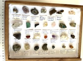 Schöne Mineralien Sammlung 28 Stk. in Holzschatulle.