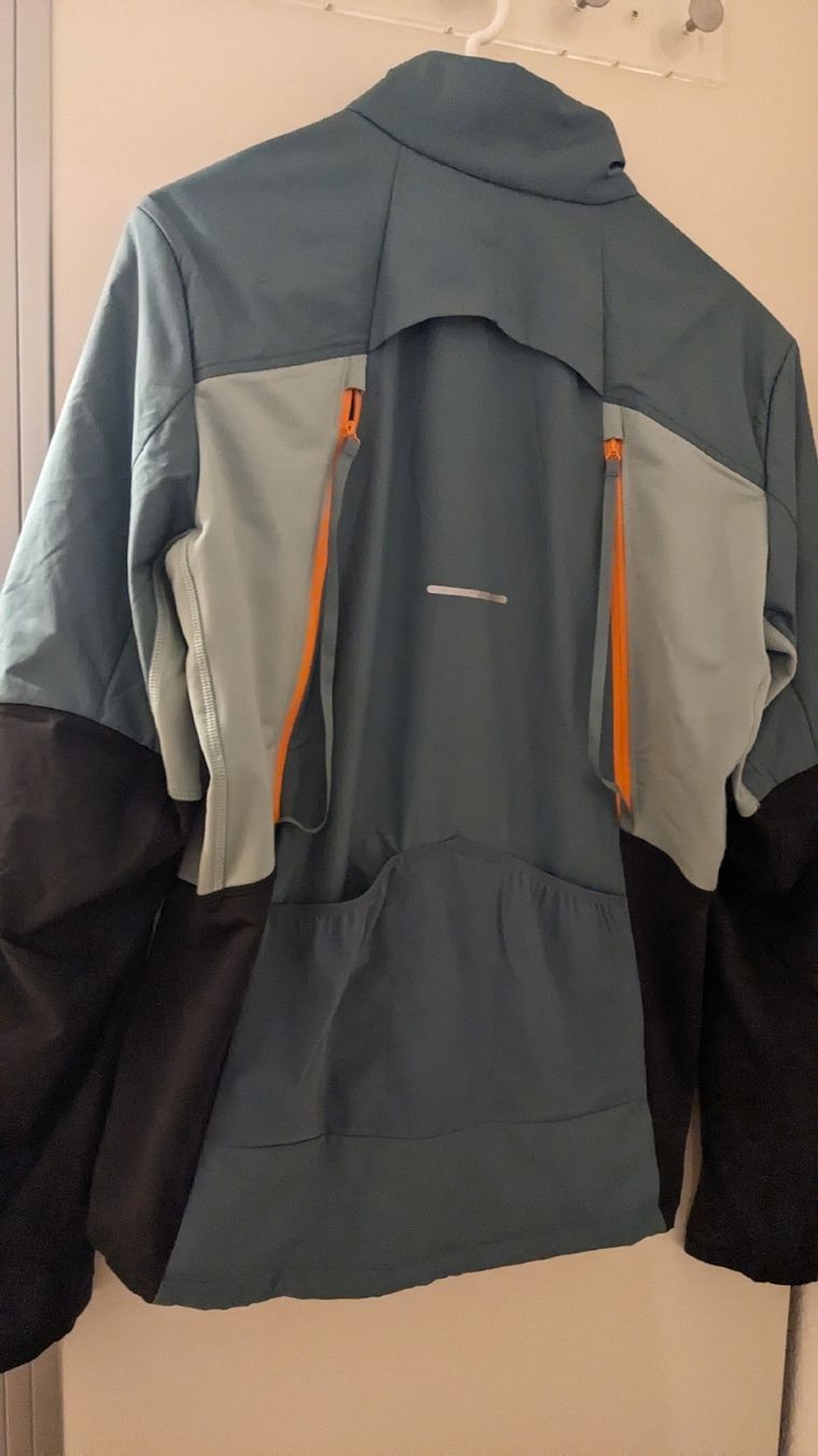 Asics Giacche: Running Jacke Asics – Usato da Liebefeld venduto da Pacem 2