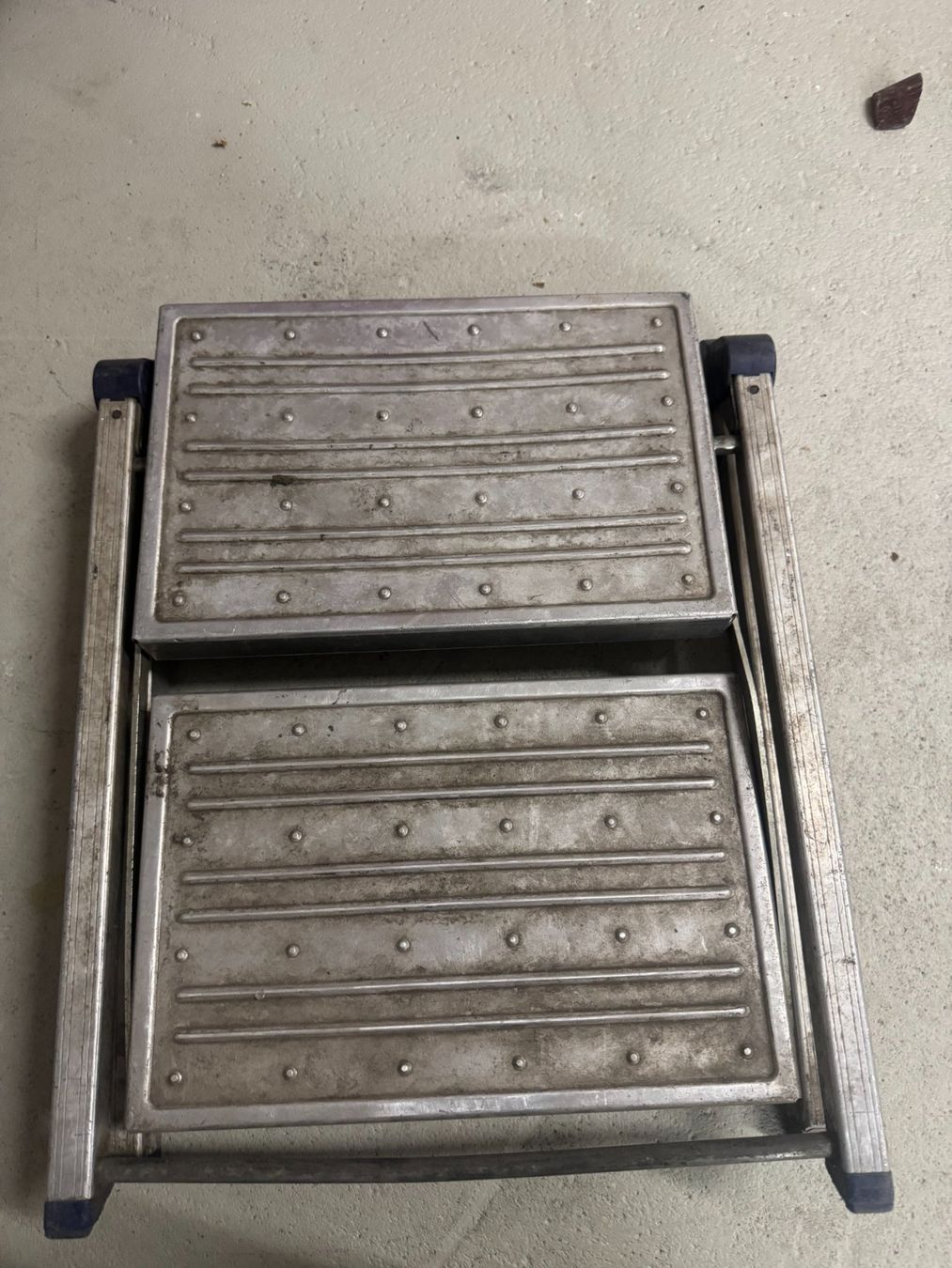 Hymer Scale: Aluminium Klapptritt 2 Stufen HYMER – Usato da Wängi venduto da inf_2hrj 1