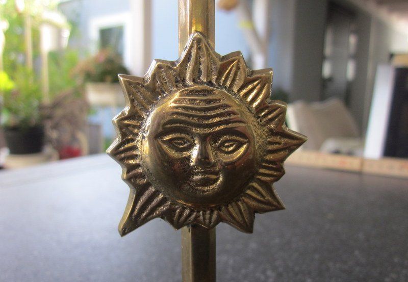 Portacandele: Metall Kerzenständer in Messingoptik mit Sonne – Usato da Bischofszell venduto da raika 3