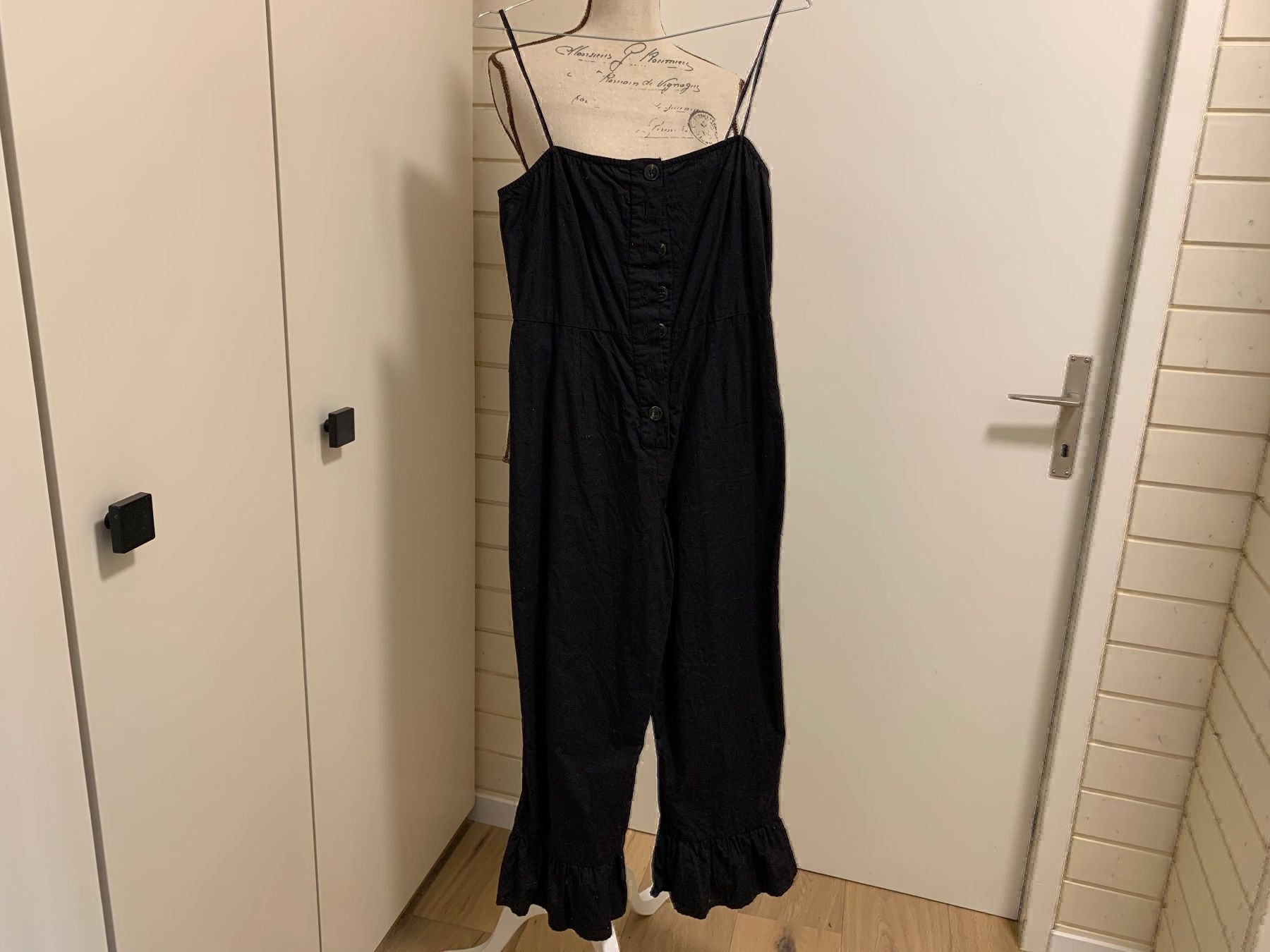 Asos Tute: Asos Overall schwarz Gr. 34 – Usato da Aarau venduto da Obdulia