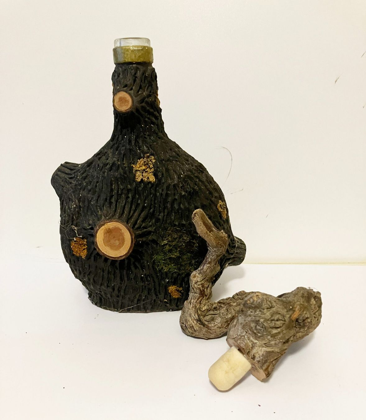 Sonstiges: Rustikale Schnapsflasche mit Baumstamm Design Deko Vintage – Gebraucht aus Basel von djwwpp 1