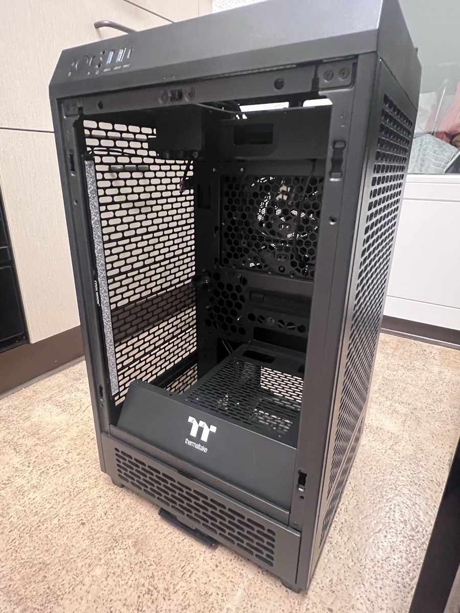 Thermaltake Custodie: Thermaltake The Tower 200 PC Gehäuse – Usato da Wädenswil venduto da dai_2bcv 3