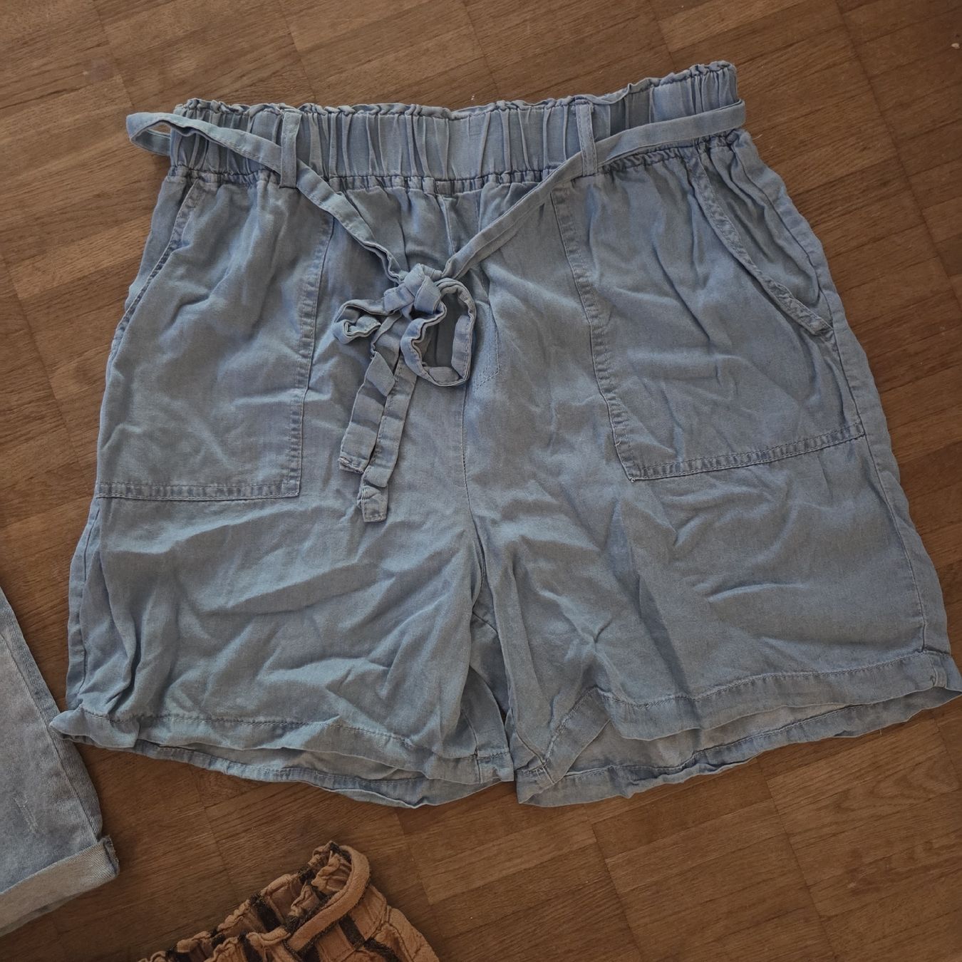 Hosen: 3 Stk. Shorts Gr. M – Gebraucht aus Näfels von CH.Kchlineknopf 3