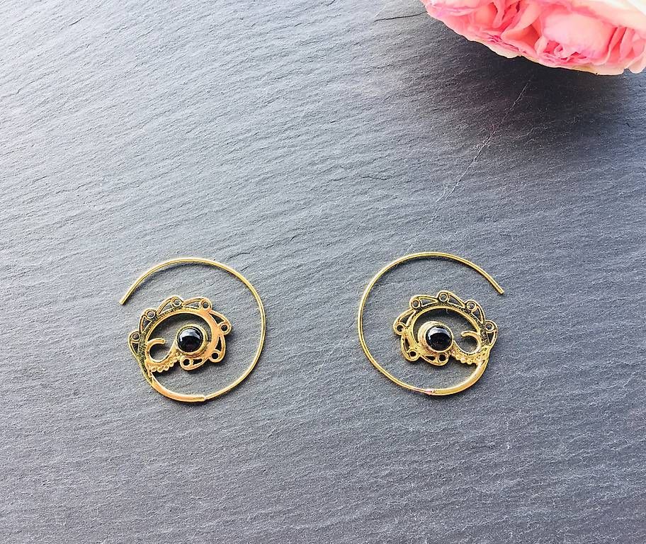 Boucles d'oreille: Neue Spiral-Ohrringe mit Stein – D'occasion à Oberwil b. Zug par Temuera 2
