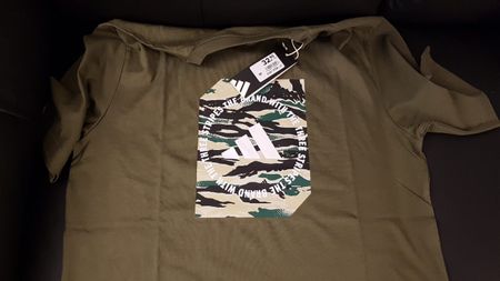 Adidas T-Shirt Camo Box grün Grösse M Neu mit Etikett