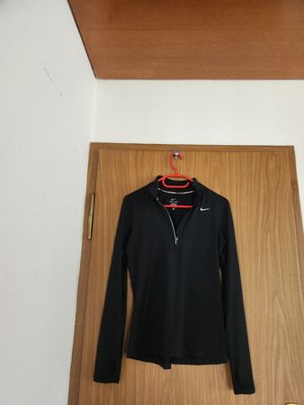 Haut sport running Nike Dri-Fit noire, taille S