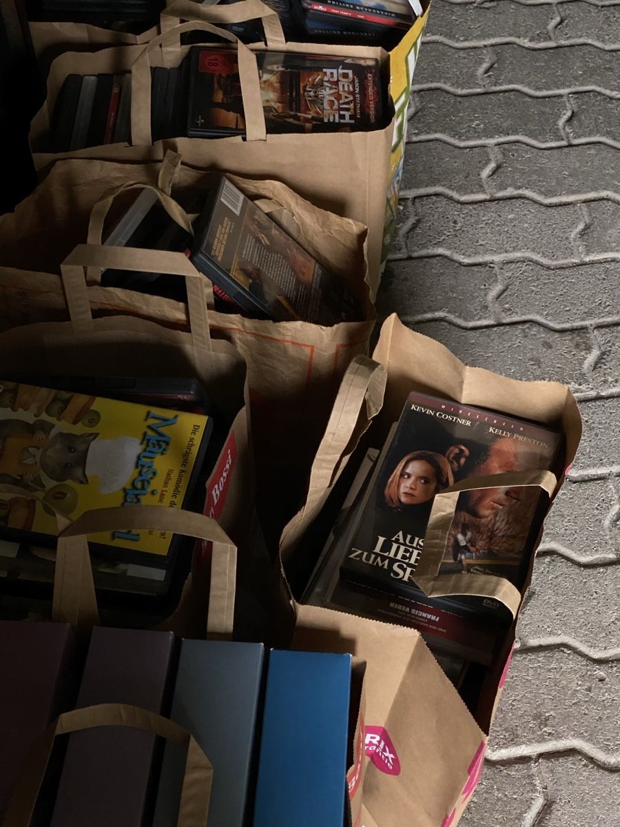 Alle DVDs: Dvd – Gebraucht aus Thun von ron_xvx6