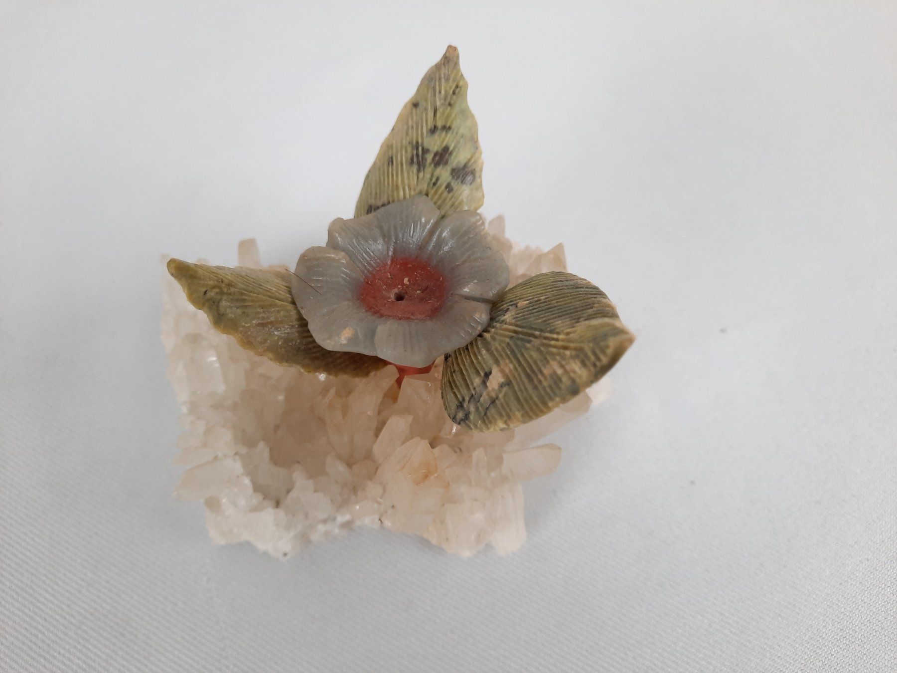Minerali & Pietre curative: Blume auf Bergkristall – Usato da Beinwil am See venduto da Restwert_Beinwil 2
