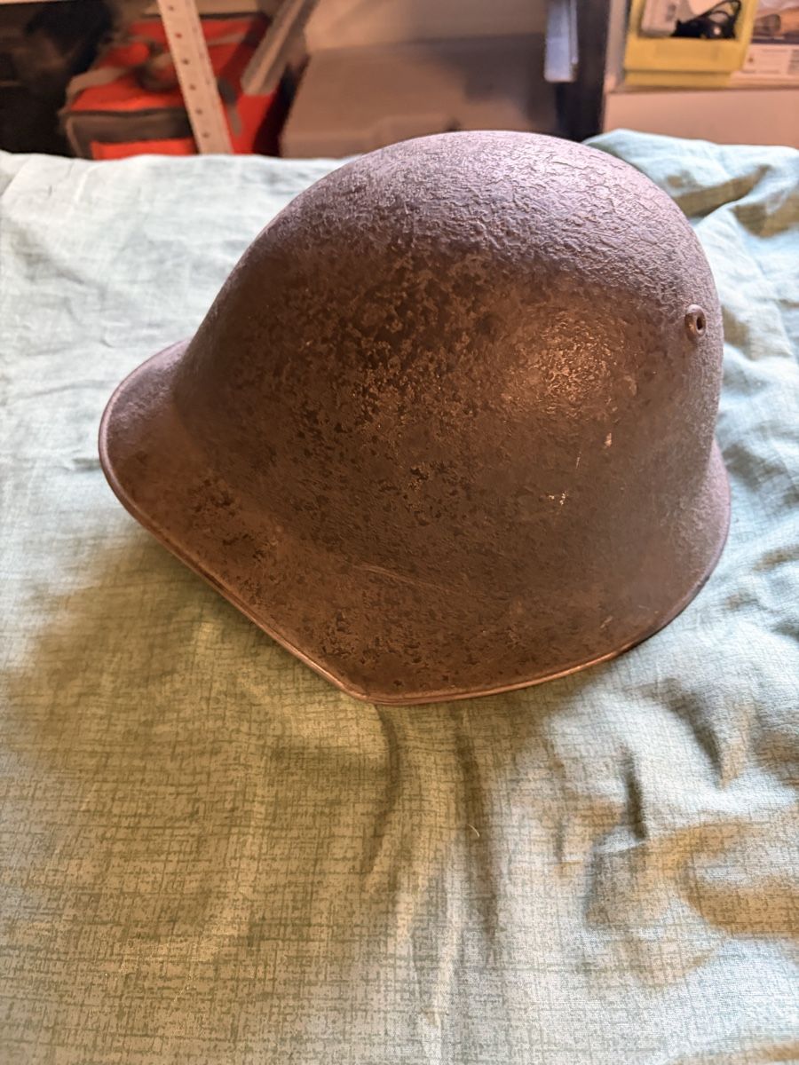 Uniformi & Effetti personali: Militärhelm – Usato da Naters venduto da Headliner88