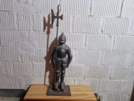 Ritterfigur mit Hellebarde Chemineé Feuerhaken