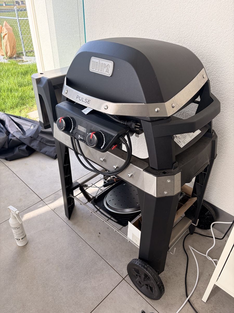 Weber Griglie: Weber Pulse 2000 inkl. Rollwagen und Plancha Platte – Usato da Mellingen venduto da Ifstarr 1