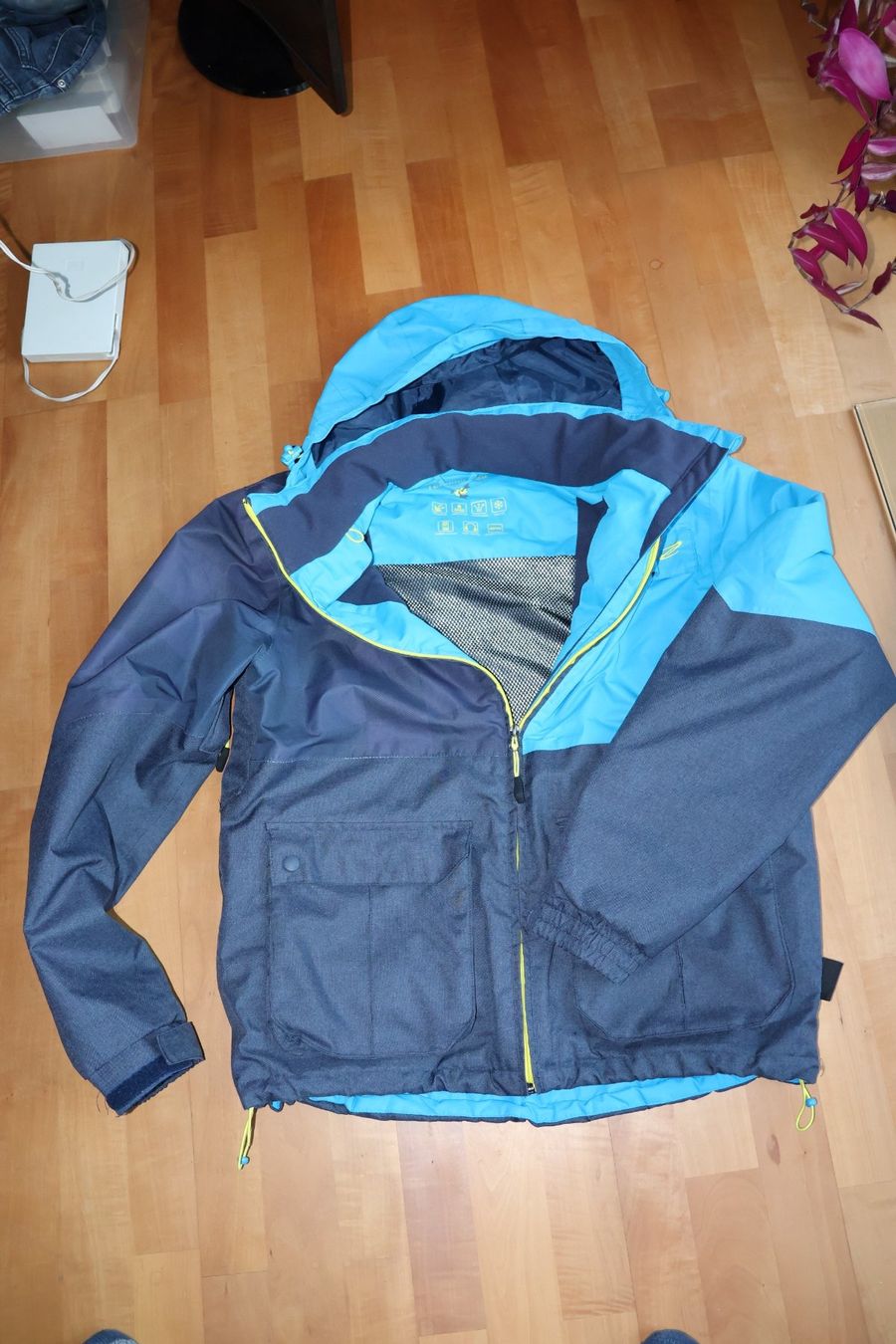 Giacche: Winterjacke Technology Gr. 48 (Ein klein loch) – Usato da Effretikon venduto da Freedom2025 3