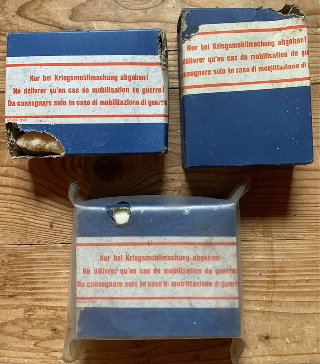 3 Schachteln Kriegsreserve Kerzen aus Bunker der CH Armee Kaufen auf