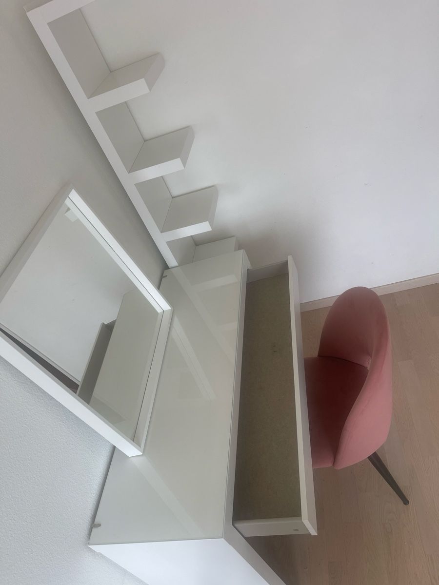 Ikea Tavoli da trucco: Make up Tisch mit Spiegel, Regal und Stuhl  – Usato da Bergdietikon venduto da Laux 2