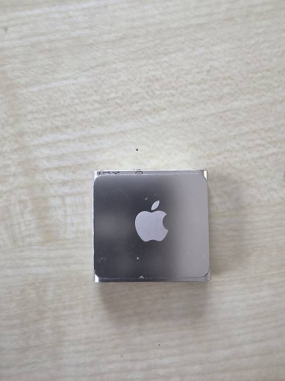 Lettore multimediale portatile: Apple iPod shuffle  – Usato da Schaan venduto da Bandit44