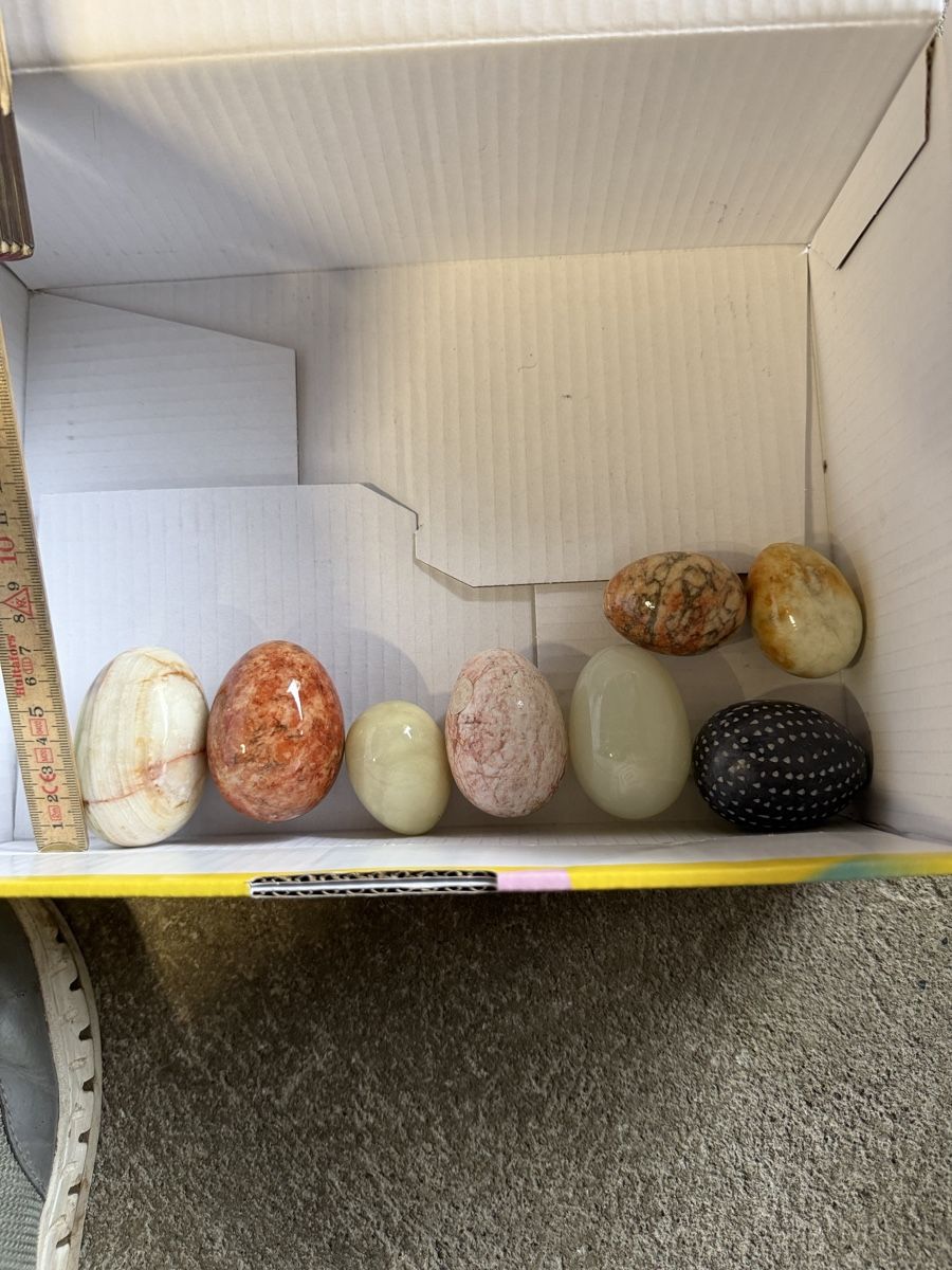 Tutte le decorazioni: 8 Dekoeier aus Stein verschiedene Farben  – Usato da Lyss venduto da nekoreh 1