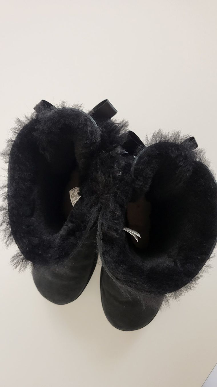 Ugg Scarpe da donna: UGG Bailey Bow II Boot - Grösse 37 - neuwertig – Nuovo (secondo la descrizione) da Wollerau venduto da jes_lp7w 3