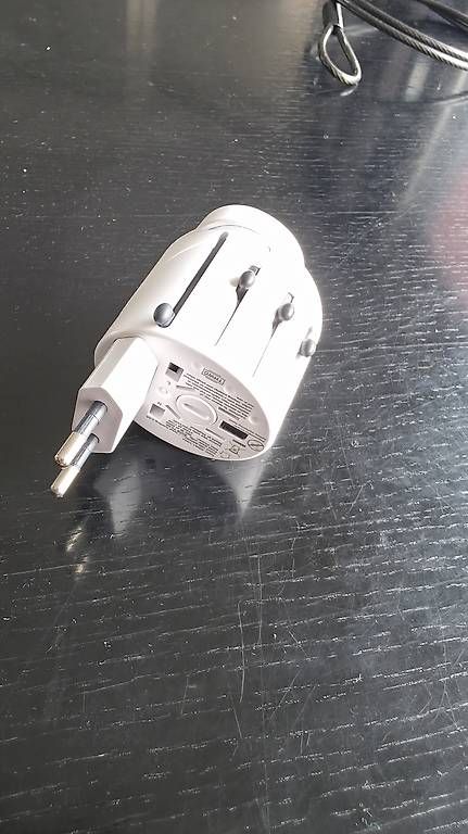Unità & Adattatore: World Travel Adapter – Usato da Zürich venduto da Tornadorey 2