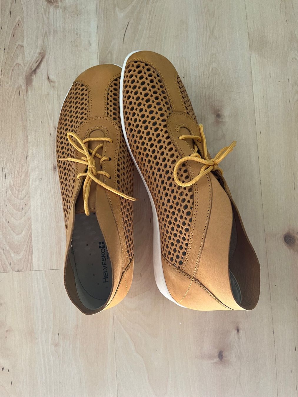 Helvesko Scarpe da donna: Schuh Damen Helvesko Gr 41 – Usato da Schwanden GL venduto da Leemueller