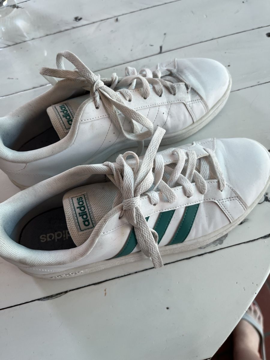 Adidas Herrenschuhe: adidas US 9.5 – Gebraucht aus Rüti ZH von huzzelrock