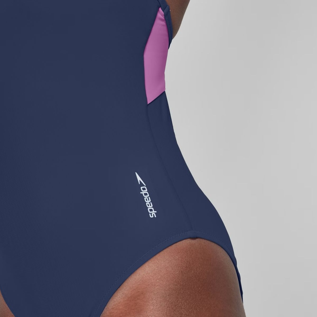 Speedo Badekleider & Bikinis: Blauer Speedo Badeanzug mit Cups, Grösse L – Neu und originalverpackt aus Cham von lar_cxg9 4