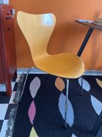 Stuhl Fritz Hansen apricot mit Gebrauchsspuren