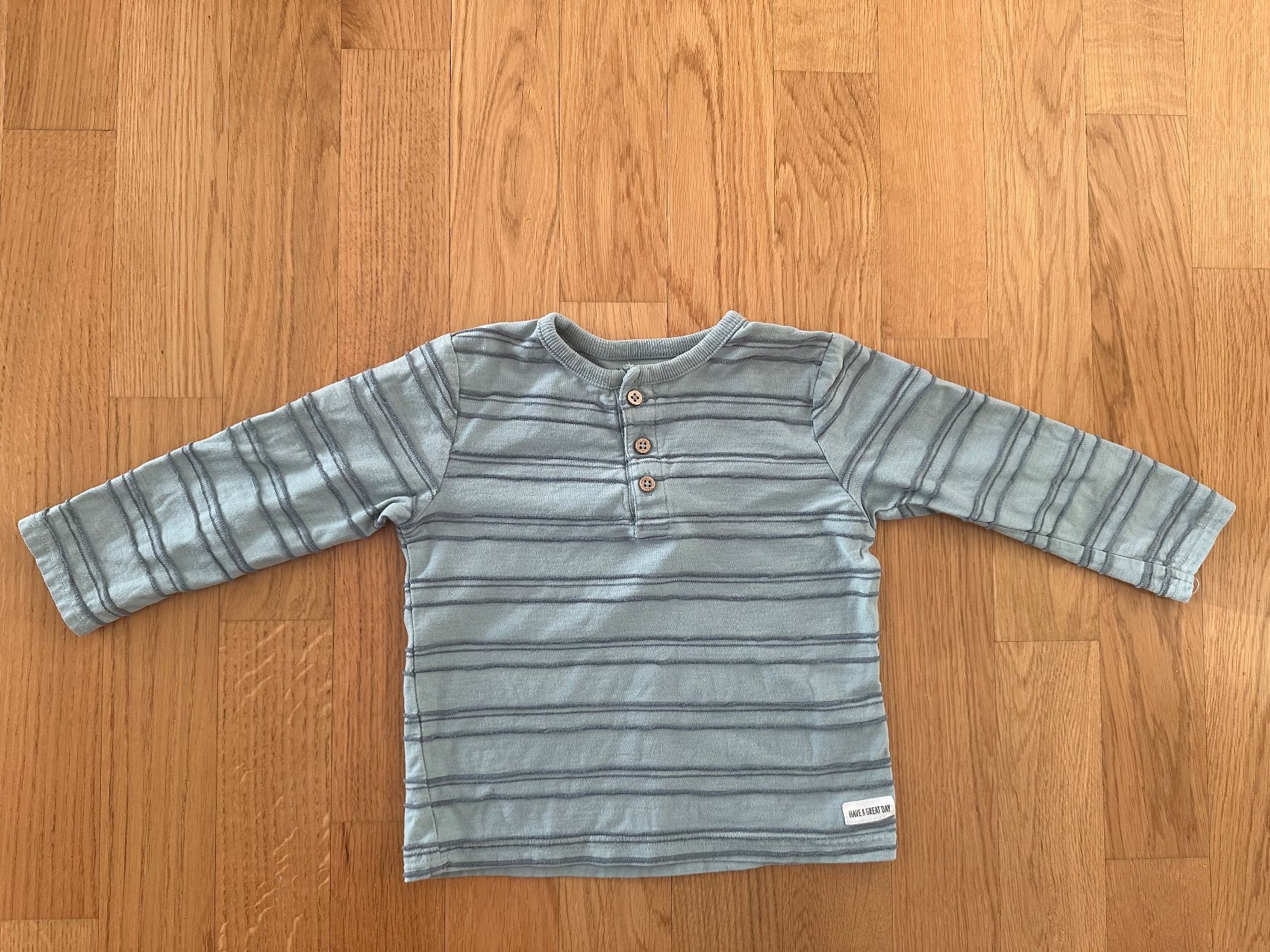 Hemden, T-Shirts & Polos: Gestreiftes Langarmshirt Grösse 92 – Gebraucht aus Unterägeri von StefanGekko