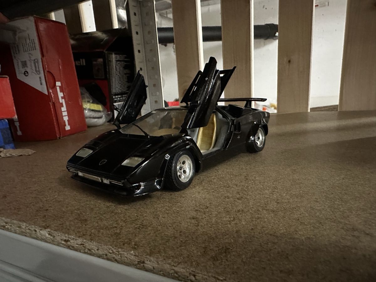 Bburago Modellautos: Lamborghini Countach Modellauto, Türen öffenbar – Gebraucht aus Zürich von ner_j6xn 1