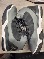 Nike Jordan Max Aura (43) grau