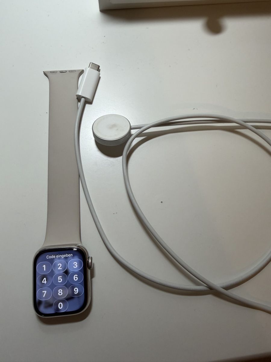 Apple Smartwatch: Apple Watch Series 8 Starlight, silber. – Usato da Luzern venduto da Lorena.haj 4