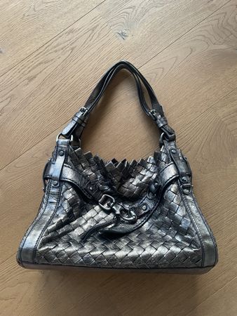 Damen Handtasche aus Leder mit geflochten Metallic Silber
