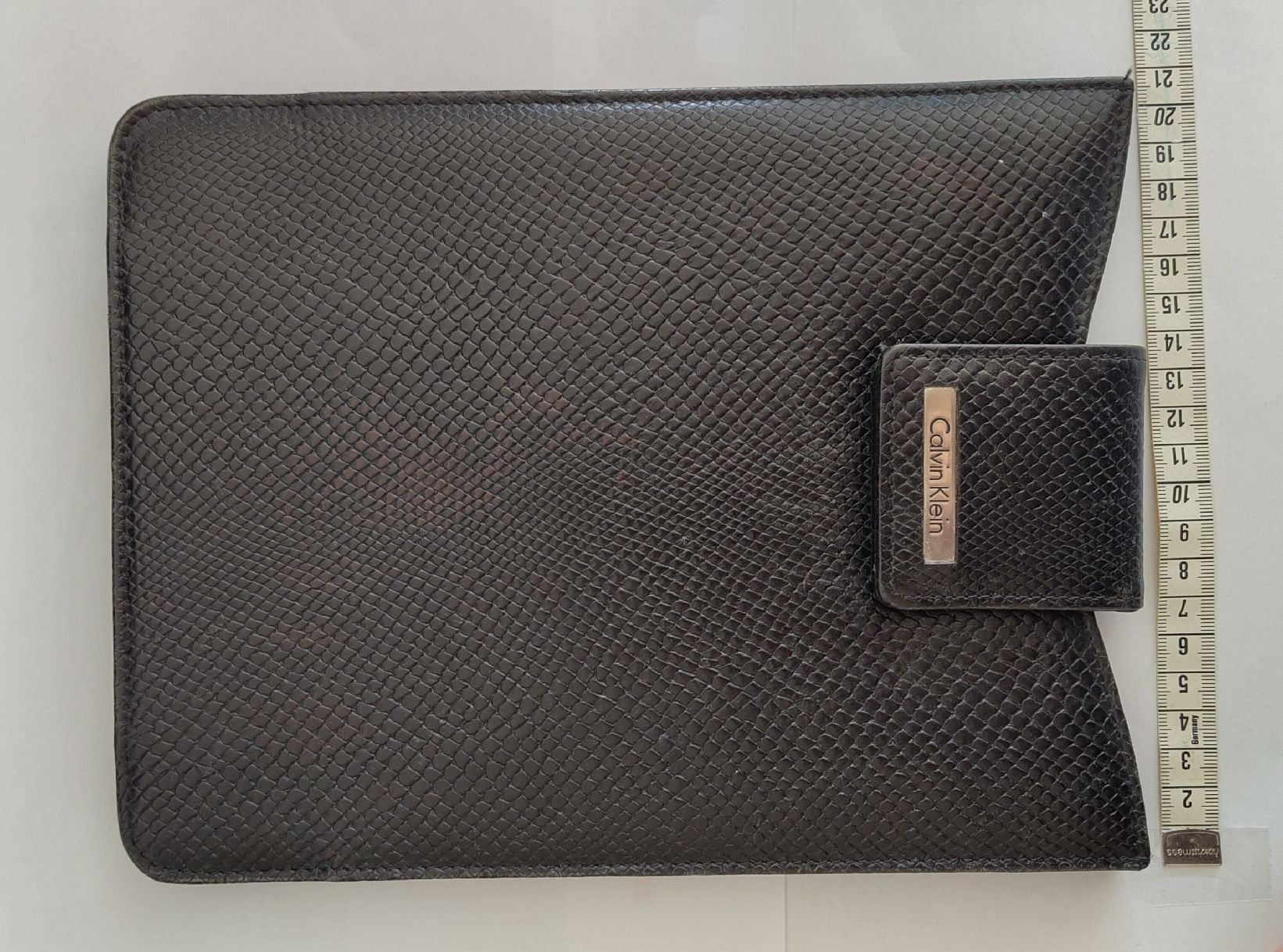 Covers & Borse: schwarze Tablet Hülle Calvin Klein – Nuovo (secondo la descrizione) da Hinterkappelen venduto da perezzah 1