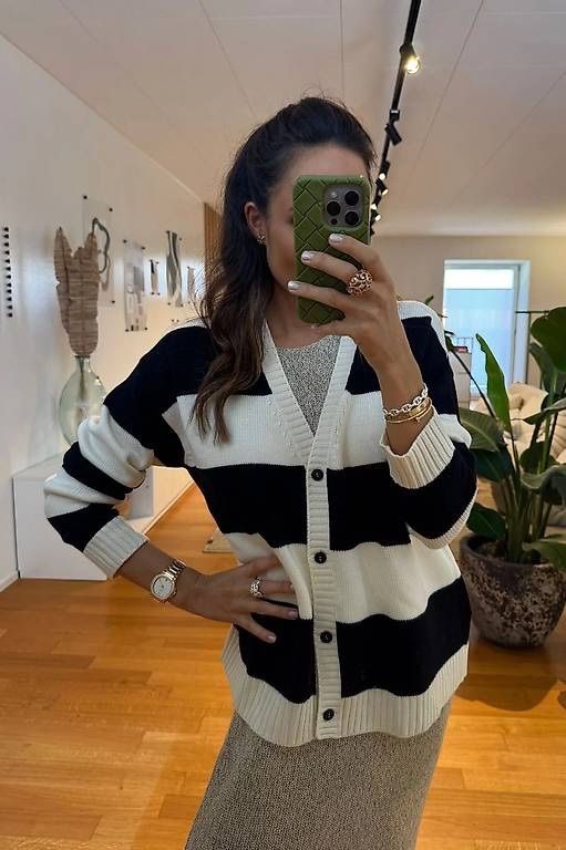 Miu Miu Giacche: MIU MIU CARDIGAN – Nuovo (secondo la descrizione) da Schwyz venduto da bofb 2