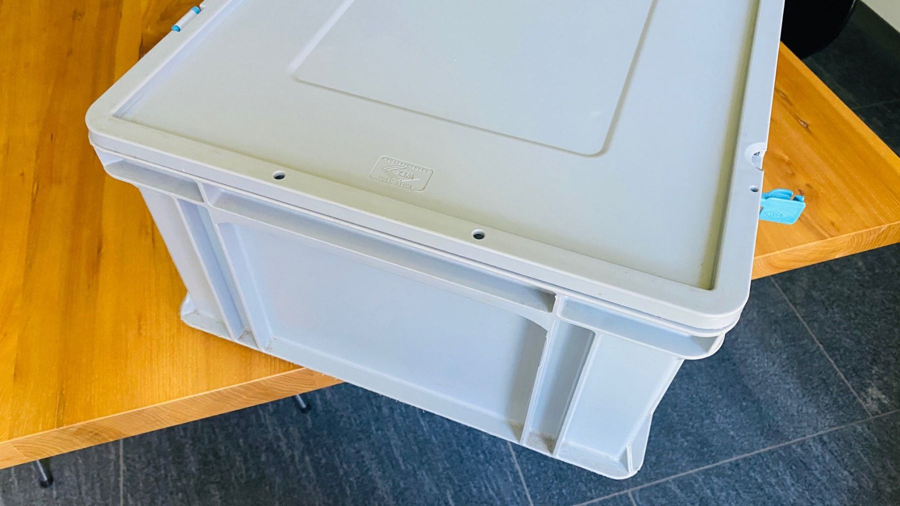 Contenitori & Simili: Kunststoffbox mit verschliessbarem Deckel – Usato da Kastanienbaum venduto da Niara2 4
