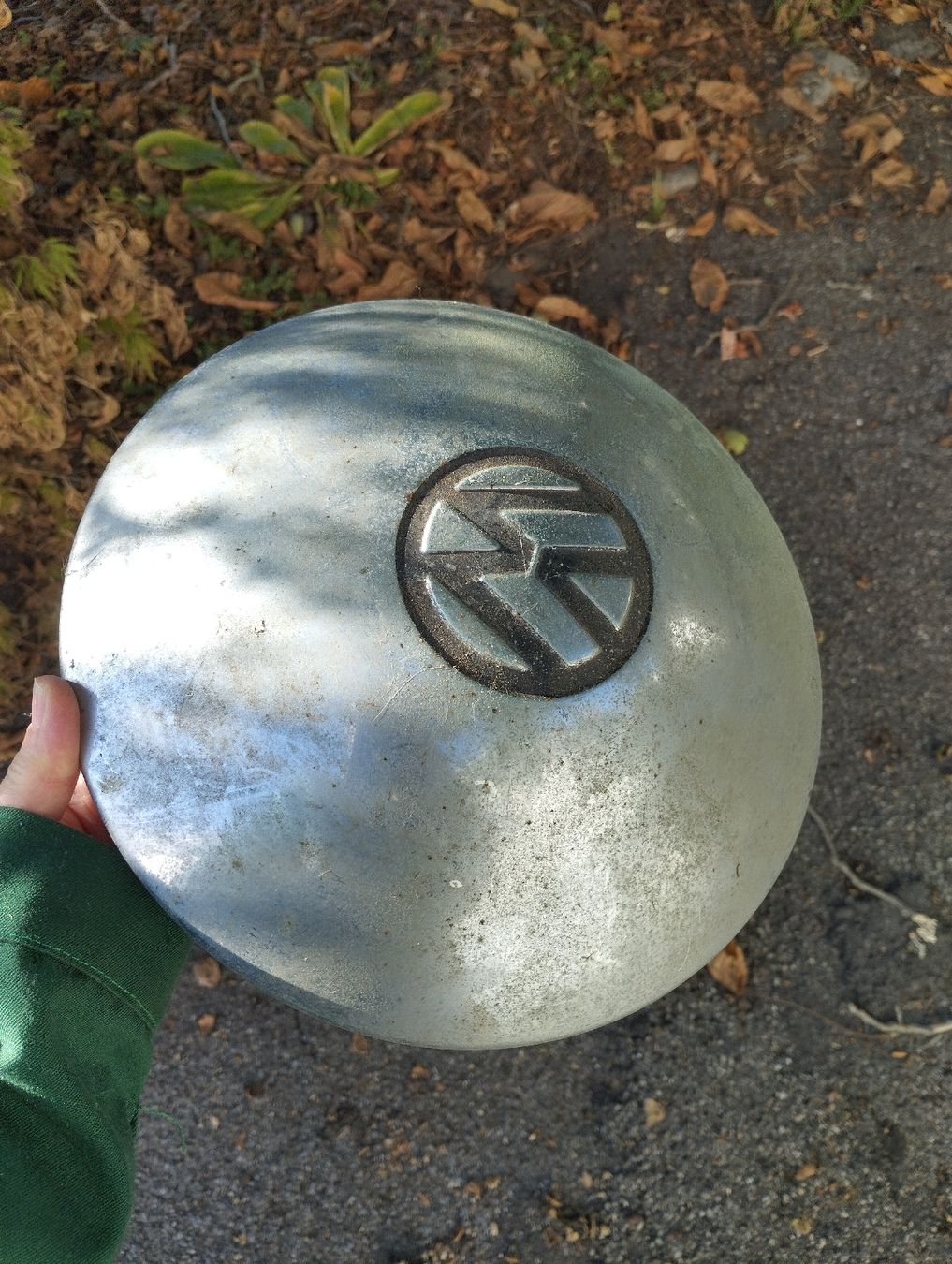 VW Tutti pezzi di ricambio auto: Radkappe VW Oldtimer silber Durchmesser 24 cm gebraucht – Usato da Ostermundigen venduto da Dinge1 8
