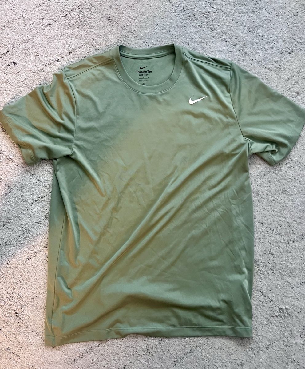 Nike T-shirt: Nike Performance T-Shirt basic - dusty olive Gr.L – Usato da Emmenbrücke venduto da ThomiE01