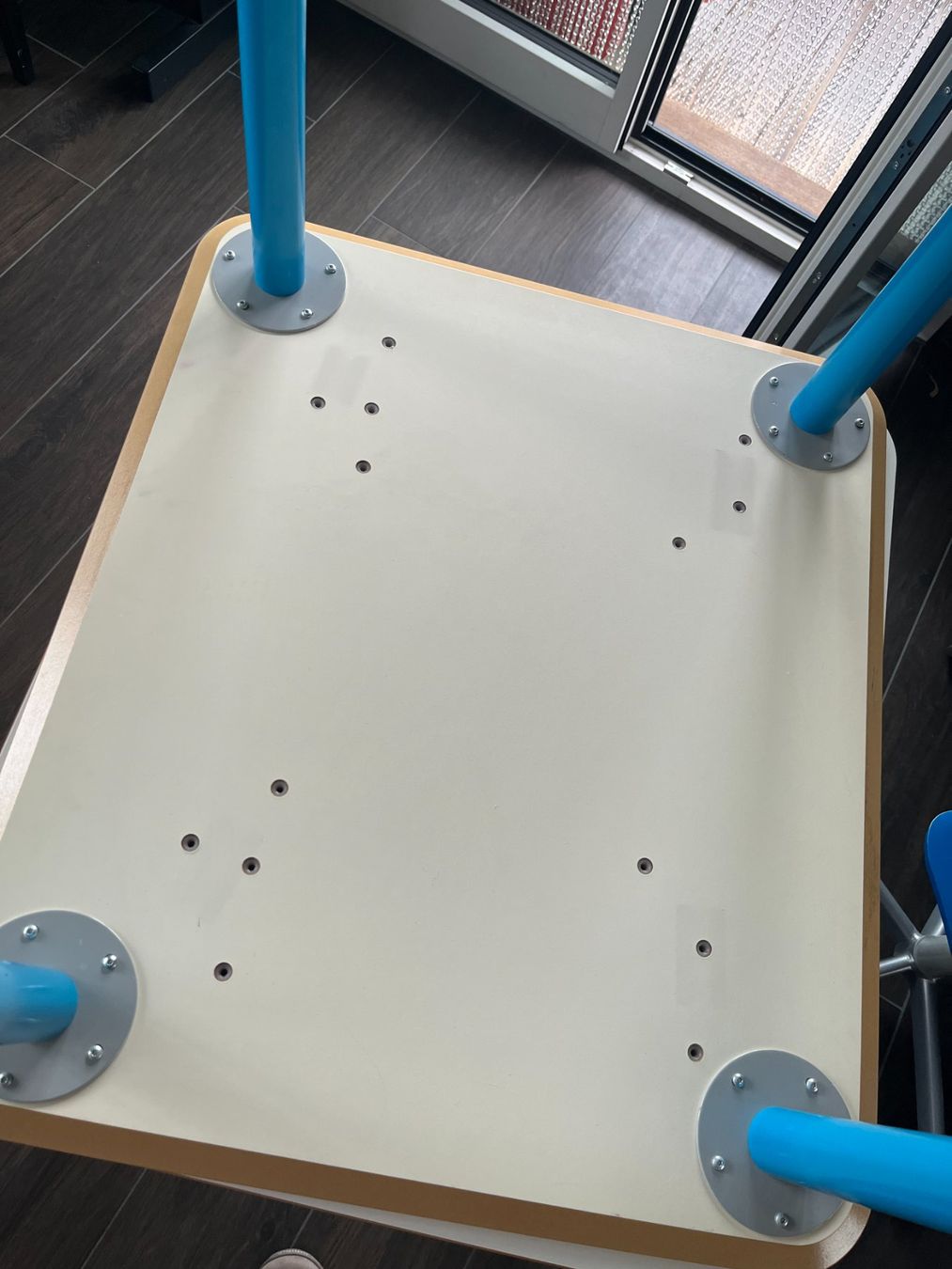 Ikea Set di tavolo e panche: Kindertische und Stühle im Set – Usato da Spiez venduto da Hekjiani 6