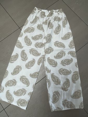 Bohohose in Leinenoptik