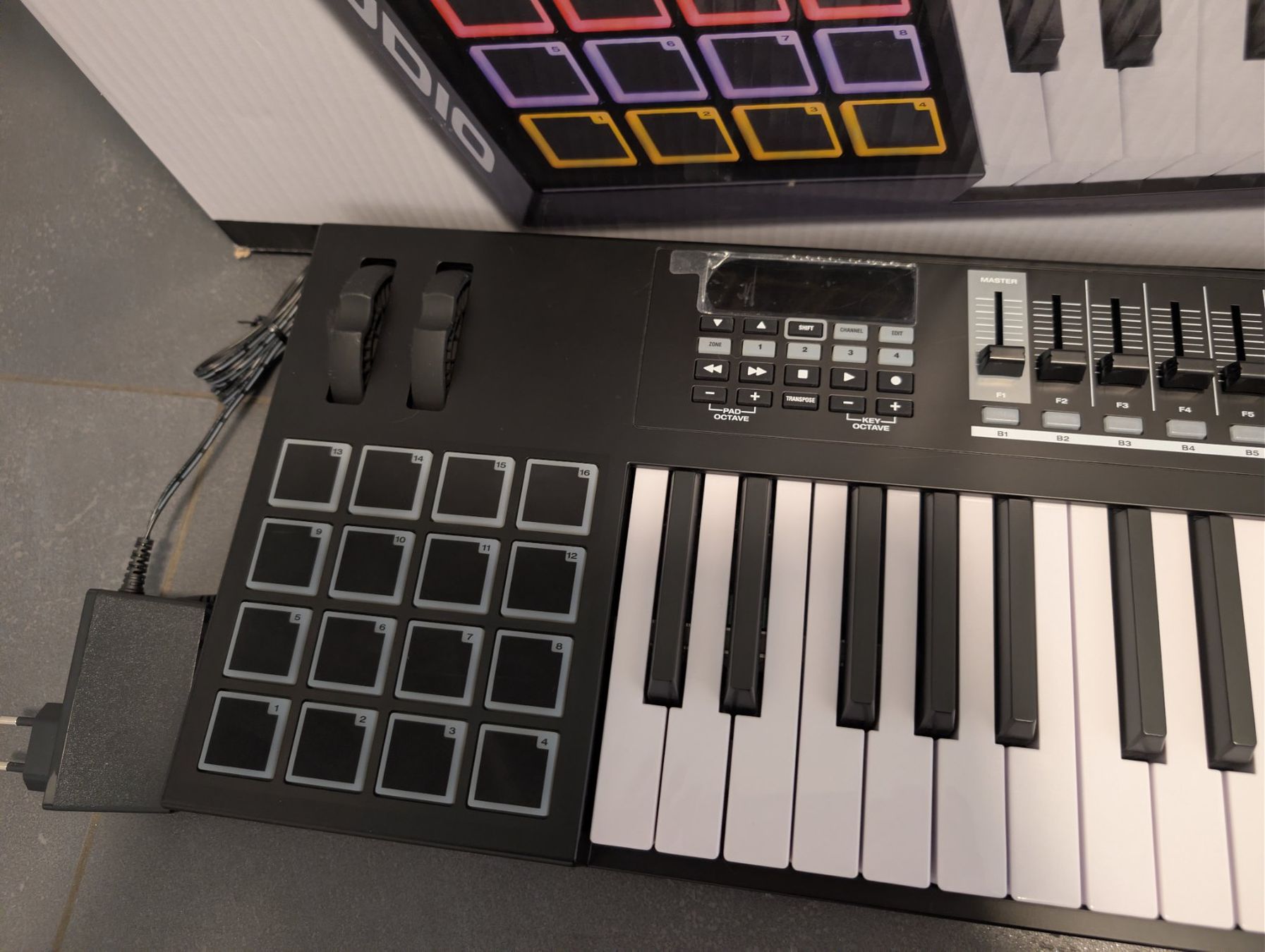 Strumenti musicali: M-Audio Code 49 USB MIDI Controller - Neuwertig – Nuovo (secondo la descrizione) da Teufen AR venduto da Bibabo12 1