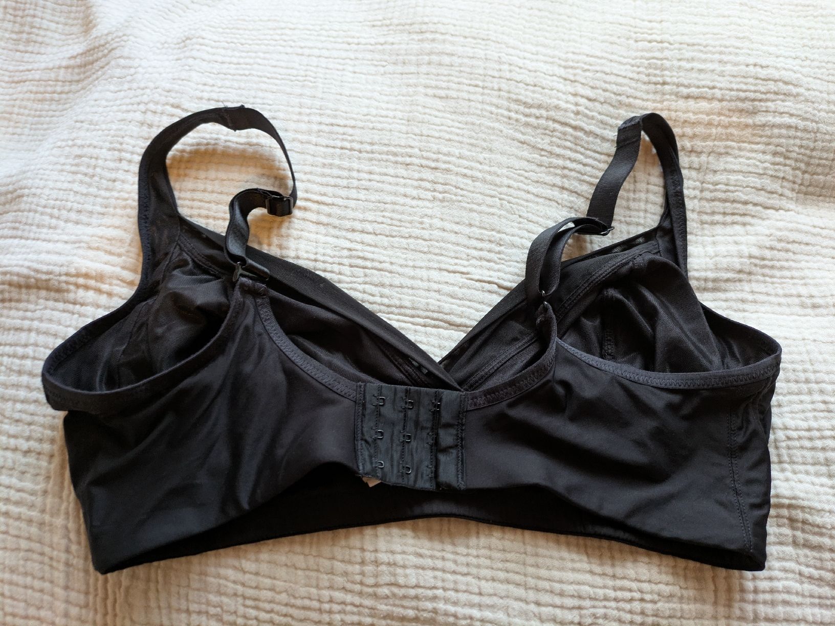 Sonstige Unterwäsche: BH schwarz bügellos vob Playtex E90, neu – Neu (gemäss Beschreibung) aus Burgdorf von Mikewalther 1