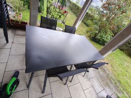 Gartentisch mit 10 Stühlen 2 Jahre alt