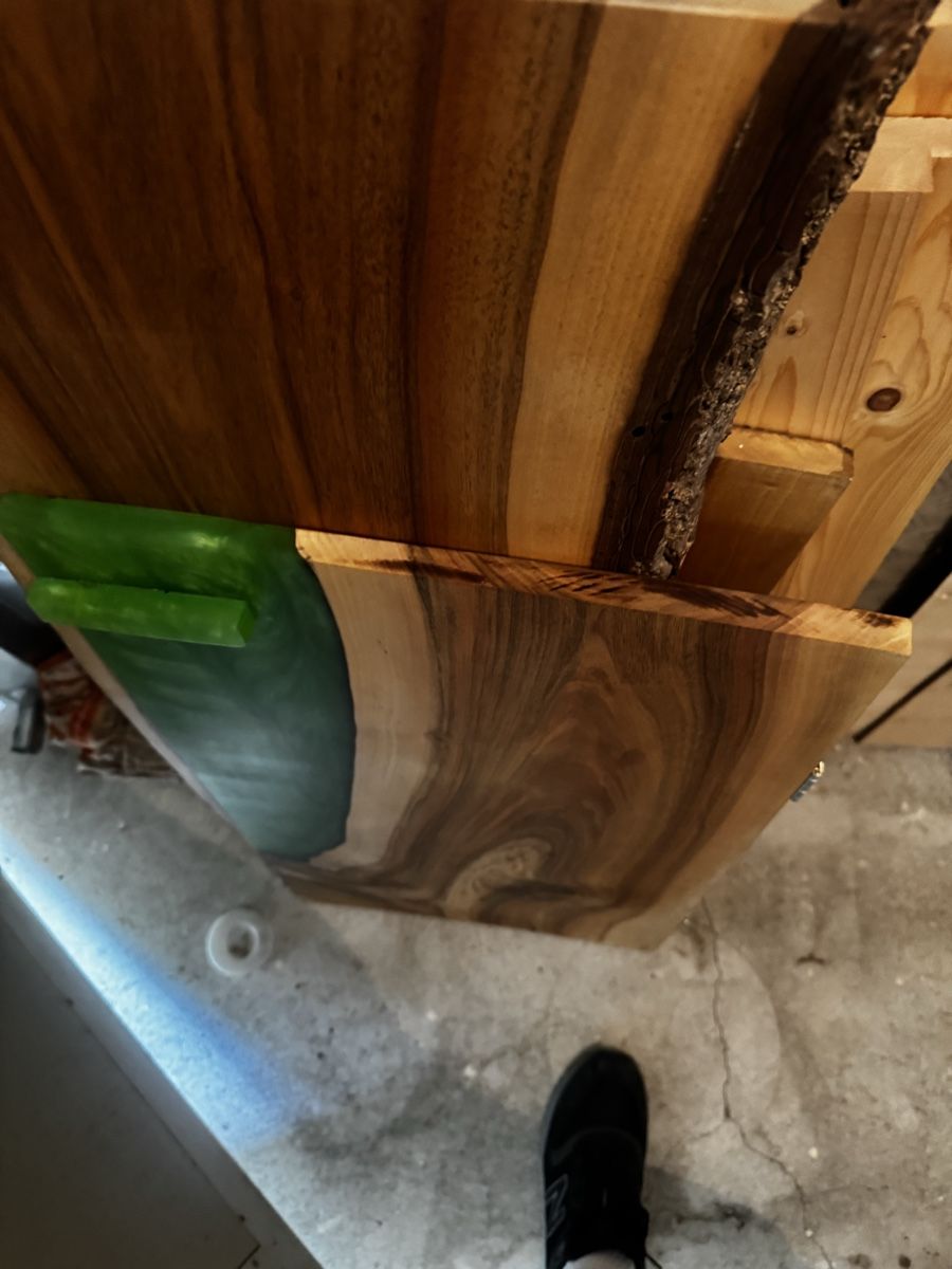 Articoli in legno: Holzplatten mit Kunstharz gegossen – Usato da Eichberg venduto da mks_z5fq 2