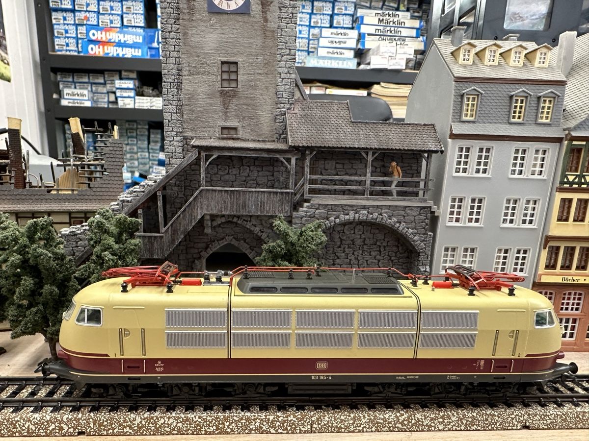 Märklin 37573 DB BR 103.1 mfx digital Sound (Gebraucht) in Lupsingen ...