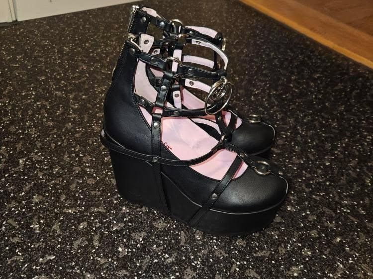 Killstar Scarpe da donna: Killstar Sommerschuhe – Nuovo (secondo la descrizione) da Langenthal venduto da jen_fy29