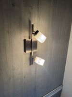 Moderne Wandleuchte, 2 Spots, gebürstetes Metall, dimmbar