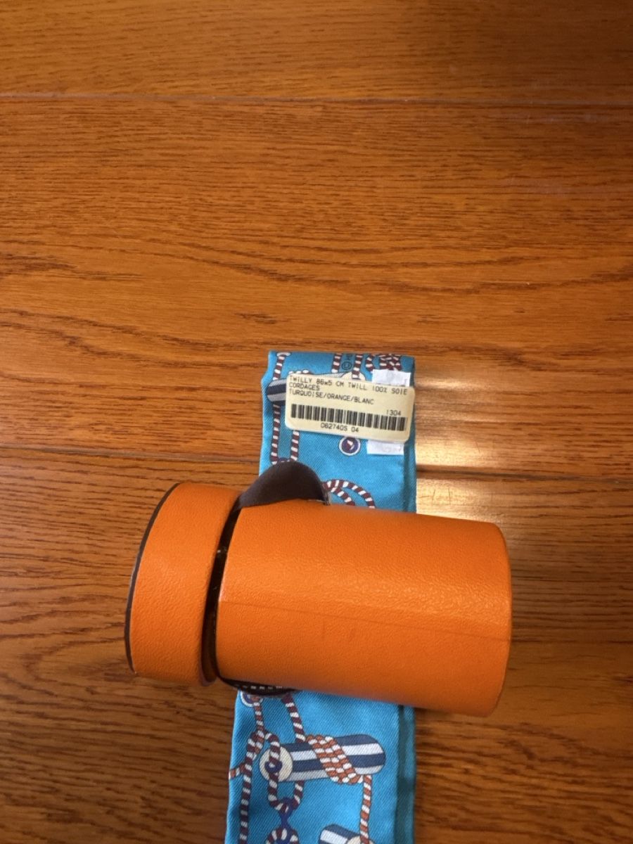 Hermès Foulard & Sciarpe: Hermes silk twilly – Nuovo e nell'imballaggio originale da Davos Dorf venduto da gin_8k9d 4